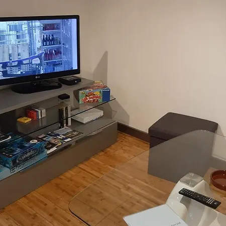 Maison Centre Ville Typique Rue Pietonne, Tres Anime